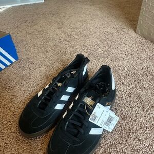 adidas Black/White Men’s Classic Low-Top Sneakers